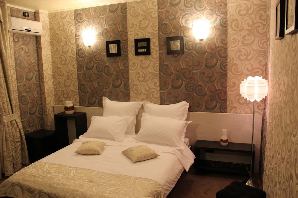 Enigma Pension Târgu Jiu Стая снимка