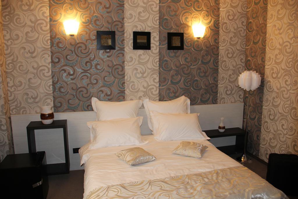 Enigma Pension Târgu Jiu Стая снимка