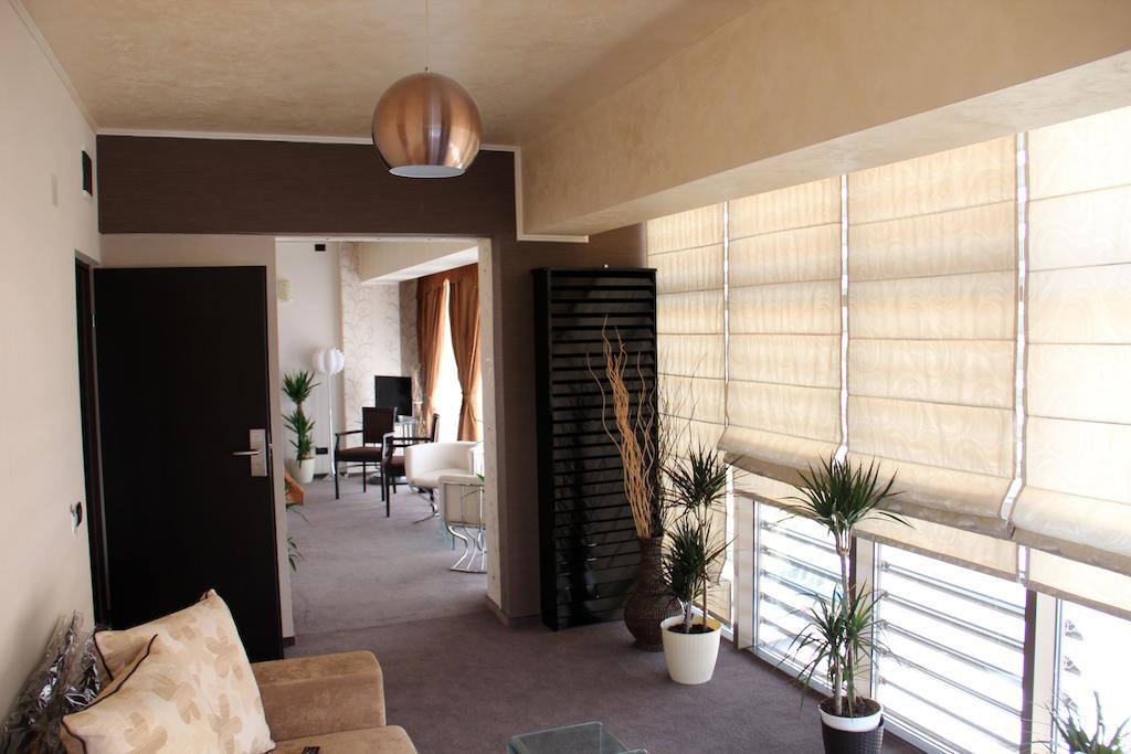 Enigma Pension Târgu Jiu Стая снимка