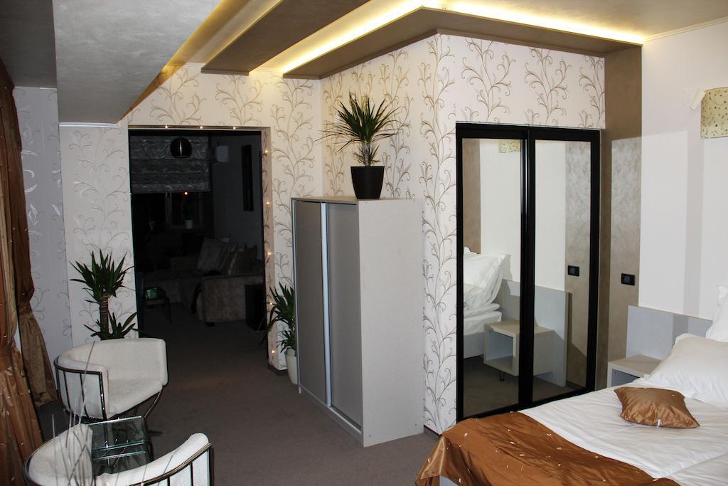 Enigma Pension Târgu Jiu Стая снимка