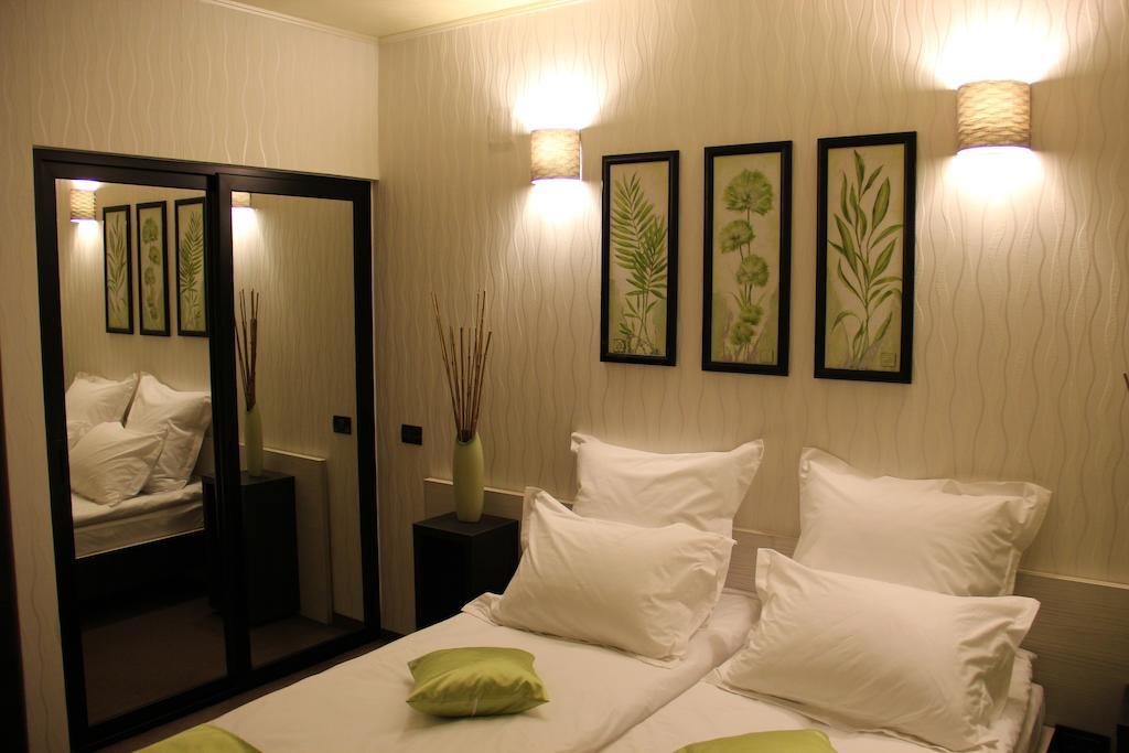 Enigma Pension Târgu Jiu Стая снимка