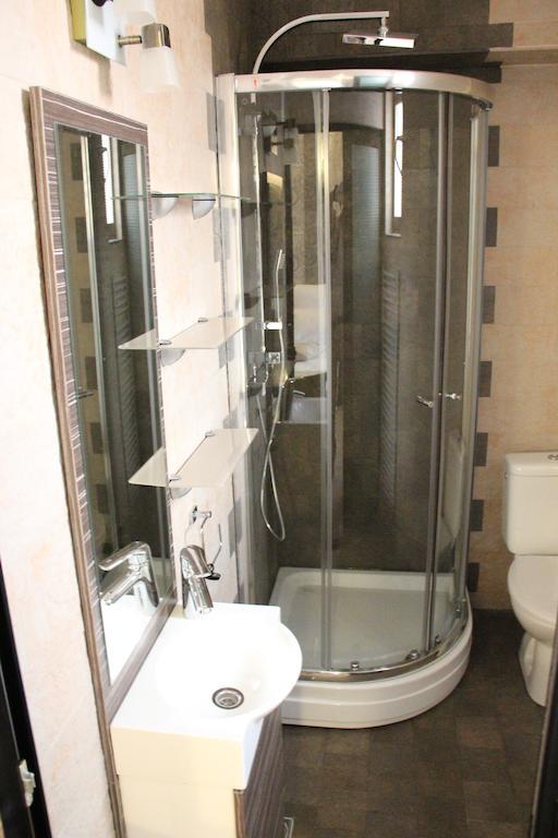 Enigma Pension Târgu Jiu Стая снимка